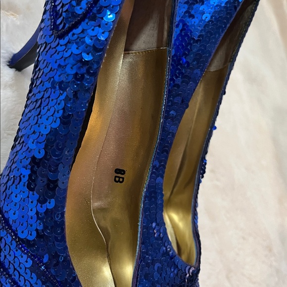 Vintage 1980s Notorious for Baker-Leeds Shimmering Blue Sequin Pumps 8 - Picture 12 of 15